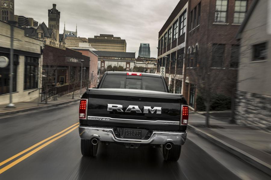  Dodge Ram 1500 Laramie Limited Crew Cab 2015 года  (фото 17 из 46)